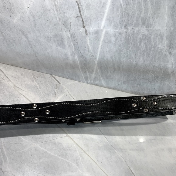 Mens black leather belt with silver buckle and studded details size 40”- 42” - Picture 3 of 6